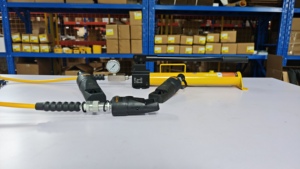 เครื่องมือแยกน็อตแบบสปริงรีเทิร์น NC2432 คล้ายกับ ENERPAC สำหรับงานตัดน็อตสนิมในอุตสาหกรรม - Product Image 3
