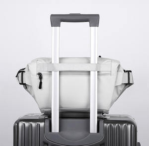 Sac banane sport tendance pour homme avec logo personnalisé, qualité OEM, en nylon imperméable, couleur unie, fermeture éclair - Product Image 3