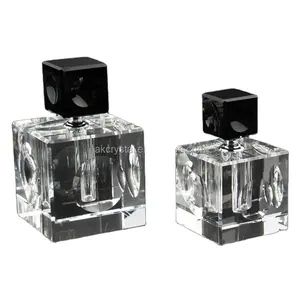 Bouteilles d'huile de parfum en verre avec couvercles en cristal noir de forme carrée sculptée de conception unique