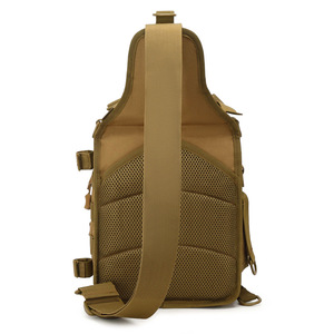 กระเป๋าคาดหน้าอกยุทธวิธีอเนกประสงค์สำหรับกีฬากลางแจ้ง กระเป๋าสะพายข้างสำหรับผู้ชาย อุปกรณ์ตกปลา สีน้ำตาล CP สีพื้น - Product Image 1