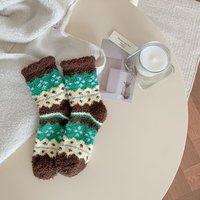 Chaussettes d'intérieur douillettes pour femmes en polaire corail épaisse et chaude, motif Fair Isle en fil plume, anti-boulochage, pour l'hiver et l'automne