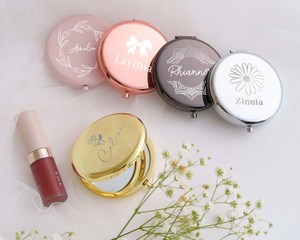 Espejo <span class=keywords><strong>de</strong></span> maquillaje portátil personalizado bolsillo espejo compacto plegable <span class=keywords><strong>de</strong></span> doble cara favores <span class=keywords><strong>mejores</strong></span> <span class=keywords><strong>regalos</strong></span> <span class=keywords><strong>de</strong></span> <span class=keywords><strong>boda</strong></span> para invitados - Product Image 3