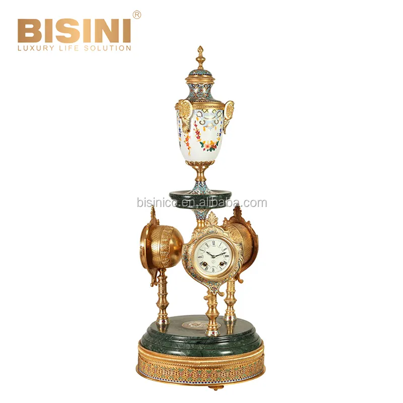珍しいデザインの印象的なルイスタイルシノワズリー塗装華やかな3面エナメル置時計、金箔台座付き