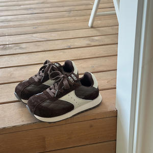 Zapatillas Retro para Niños, Estilo Informal, Otoño 2025, Nuevas Zapatillas Deportivas Ligeras de Tobillo Alto para Niños y Niñas, Estilo Forrest Gump - Product Image 1