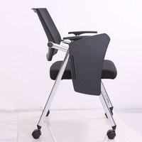 Chaise de bureau, chaise de formation pliable avec dossier en maille, pour les visiteurs. Utilisation en conférence au design moderne