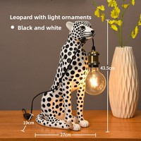 Figurine de guépard esthétique créative, sculpture de léopard en résine de luxe, décoration animale moderne éclairée pour villa, boutique, salle d'exposition