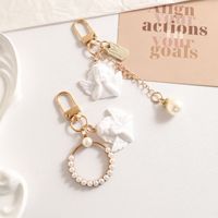 Porte-clés élégant style INS en perles, breloque vintage en résine blanche en forme de cœur de chérubin, accessoires pour sac, cadeau pour femme, vente en gros