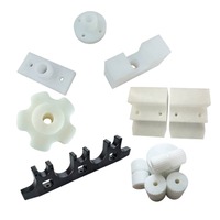 Clips de guidage irréguliers en nylon PA6 autolubrifiant sur mesure, composants en plastique usinés à faible friction pour lignes d'assemblage de convoyeurs