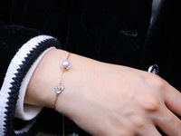 Bracelets et Joncs Élégants en Or Véritable 18 carats avec Diamants et Perles de Culture d'Eau Salée Naturelles Akoya du Japon de 6,5-7 mm, Ornés de Camélia et de Nacre