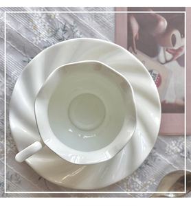 Tasses et soucoupes à café en céramique créatives rétro européennes, simples, blanches, à dentelle, pour latte et thé - Product Image 3