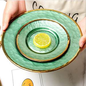 Vente en gros vrac 2023 Cuisine et table Nouvelle <span class=keywords><strong>assiette</strong></span> de luxe <span class=keywords><strong>bleu</strong></span> vert Assiettes de présentation en <span class=keywords><strong>verre</strong></span> vert avec bord doré pour table de mariage - Product Image 3