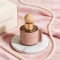 Flacons diffuseurs de parfum en verre rond de luxe de 30 ml, 50 ml et 100 ml pour désodorisants avec bâtonnets et couvercle en bois personnalisé