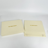 Caja de Regalo Magnética Plegable de Cartón Rígido de Lujo con Papel Texturizado y Estampado en Dorado para Empaque de Regalos de Ropa