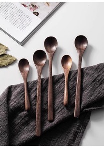 Cuillère en bois de noyer noir naturel de haute qualité, cuillère à dessert en bois pour la cuisine, personnalisation du logo, cuillère de cuisine en bois - Product Image 4