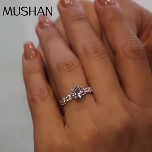 <span class=keywords><strong>Anello</strong></span> di Lusso Personalizzato <span class=keywords><strong>con</strong></span> Moissanite <span class=keywords><strong>da</strong></span> <span class=keywords><strong>1</strong></span> <span class=keywords><strong>Carato</strong></span> Taglio Principessa della Fabbrica di Gioielli MUSHAN - Product Image 1