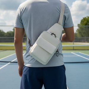 กระเป๋าสะพายข้าง Pickleball Mini Structured Italian-PU แบบไขว้ลำตัว ดีไซน์สไตล์อิตาลี ผิวเรียบ โลโก้สั่งทำได้ ขายส่ง กระเป๋าใส่ไม้เทนนิสและไม้พาเดล - Product Image 3