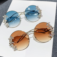 Lunettes de soleil de luxe personnalisées UV400 pour unisexe, verres dégradés avec monture en alliage sans bordure ornée de diamants, couleur bleu-gris