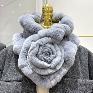 Écharpe en fourrure de lapin Rex à fleurs de rose tendance pour femmes, écharpes infinies multicolores, collier d'hiver, écharpe en fourrure tricotée à la main pour femmes - Product Image 4