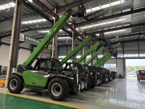 ディーゼル伸縮式フォークリフトローダー 三段マスト 4536kg積載量 17200mm揚程 オフロード対応 - Product Image 6