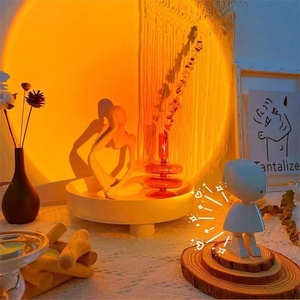 Lampe <span class=keywords><strong>de</strong></span> <span class=keywords><strong>projection</strong></span> d'ambiance RGB pour vente en gros transfrontalière en ligne, avec bouton PC, motif Petit <span class=keywords><strong>Homme</strong></span> Volant, veilleuse photo, effet arc-en-ciel au lever du soleil, moderne - Product Image 4