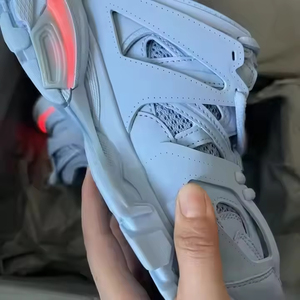 Vente en gros usine : Baskets de running rétro, tendance mode, modèle Track 3.0, en maille LED, à lacets, pour femmes et hommes, style marche - Product Image 2