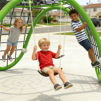 Dôme d'escalade multifonctionnel pour enfants en plein air avec balançoire suspendue pour zone résidentielle