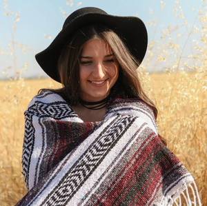 Toalla de Playa Tejida con Flecos de Estilo Geométrico, Tapete de Picnic, Manta de Yoga Mexicana - Product Image 3