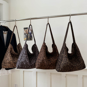 Bolso Tote de Lona con Estampado de Leopardo Estilo Coreano para Mujer, Gran Capacidad, Otoño Invierno, Casual, para el Hombro, para Viajar, Moderno, Estilo Holgado - Product Image 3