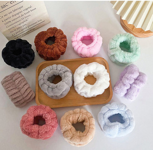 Set de Diadema y Muñequeras para Spa, Lavado Facial, Cuidado de la Piel y Maquillaje, con Lazo Suave y Muñequeras a Juego, Regalo - Product Image 2
