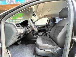 <span class=keywords><strong>รถยนต์</strong></span><span class=keywords><strong>มือ</strong></span>สอง VW Lavida ปี 2013 เครื่องยนต์ 1.6 ลิตร เกียร์ออโต้ พวงมาลัยซ้าย ระยะทางวิ่งน้อย ท้ายรถขนาด 478 ลิตร <span class=keywords><strong>ลำโพง</strong></span> 8 ตัว คุณภาพดี ราคาคุ้มค่า เหมาะสำหรับครอบครัว - Product Image 4