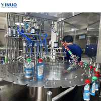 Machine automatique de remplissage et de bouchage de sachets à bec verseur pour jus, yaourts, sauces et aliments humides pour animaux de compagnie