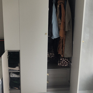 Высококачественный современный шкаф из массива дерева, Индивидуальный шкаф со встроенной тумбочкой и шкафом для хранения - Product Image 5