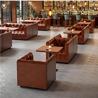 Ensemble de mobilier de restaurant moderne en cuir : table, chaises et banquette