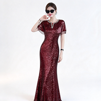 Robe de soirée sirène bordeaux à sequins pour femme, col orné de strass, manches cape à pampilles, longue robe de cérémonie pour mariage, soirée ou bal de promo