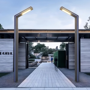 Современный Новый серый/черный полюс Алюминиевый Дорожный Гараж освещение Заводская Подгонянная светодиодная подсветка для внутреннего двора Ландшафтный столб солнечная энергия - Product Image 4