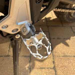 Pour CFMOTO CF <span class=keywords><strong>MOTO</strong></span> 450MT MT450 450 MT 450 2023 2024 2025 Pièces de <span class=keywords><strong>moto</strong></span> Repose-pieds rotatifs pliables Repose-pieds Pédales - Product Image 3