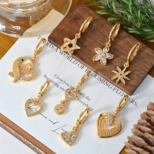 <span class=keywords><strong>Orecchini</strong></span> <span class=keywords><strong>a</strong></span> Cerchio con Pendente <span class=keywords><strong>a</strong></span> <span class=keywords><strong>Cuore</strong></span> Placcati in Oro 18K, <span class=keywords><strong>Orecchini</strong></span> con Charm d'Amore in Zirconia Cubica, Gioielli Romantici da Donna, Brincos Para Mulheres - Product Image 2