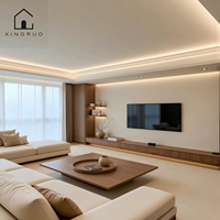 Meuble TV moderne sur mesure XINGRUO pour salon avec rangement en grain de noyer, étagères ouvertes et armoire haute