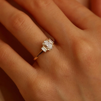 IGI-Zertifizierter CVD Labor-Diamant Drei-Stein-Krappenfassung 18K Massivgold Labor-Gezüchteter Diamant Ehering