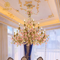 Lustre en laiton de grande taille, décoratif pour hall d'hôtel, de style français vintage, en céramique artisanale à motifs floraux, de la marque Jewellerytop
