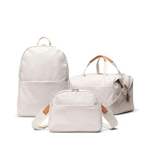 Sac de sport et de voyage personnalisé en polyester recyclé durable, imperméable, à porter à la main, décontracté et résistant, 40-55L - Product Image 6