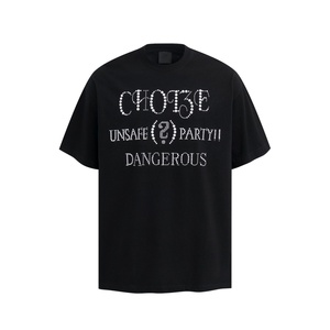 เสื้อยืดสตรีทแวร์สไตล์เรโทรใหม่ประจำฤดูร้อน ลายพิมพ์ 100% ตกแต่งด้วยคริสตัลและมุก แขนสั้น คอปก ทรงปกติ สำหรับผู้ชาย - Product Image 2