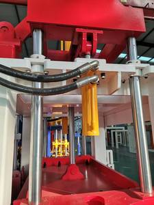 آلة تشكيل الطوب الأوتوماتيكية بالكامل QT10-15 مع نظام منصة هيدروليكية لتشكيل الخرسانة وحواف الطرق الآلية - Product Image 5