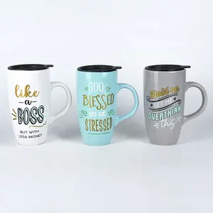 Mug Kopi Keramik Warna Solid dengan Stiker Cetak Mug Perjalanan dengan Tutup PP 21Oz Mug Besar untuk Promosi Hadiah Grosir