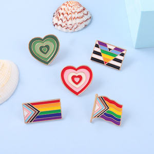 Love Is Love Rainbow esmalte Pins personalizado GLBT bandera broches bolsa ropa solapa Pin socio amantes insignia joyería regalo para amigos - Product Image 3