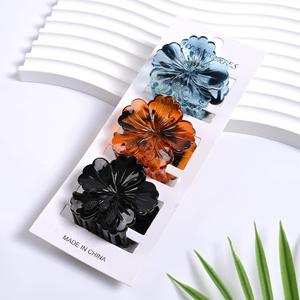 Qianjin Modieuze Bloem Haarklauw 4.5Cm Middelgrote Glanzend Transparant Vrouwelijk Nieuw Ontwerp Holle Haarclips - Product Image 4