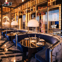 Banquette de restaurant incurvée moderne J2S, siège rembourré en cuir marron, canapé 4 places, dossier vertical, hôtel, café, bar