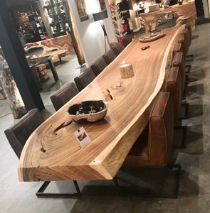 <span class=keywords><strong>Tavolo</strong></span> da Pranzo di Design Moderno in Lastra di Legno Massello di Noce con Bordo Naturale Irregolare - Product Image 1