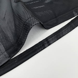 Футбольная форма на заказ с термотрансферной печатью, фоновым узором, вышивкой, ретро-дизайном, услугой OEM и автоматической обработкой кроя - Product Image 6