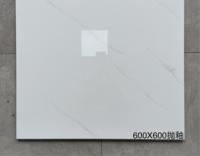 Carreaux de sol et de mur en céramique modernes personnalisés, fins, entièrement polis, durables, isolés thermiquement, résistants aux UV, solution pour villa